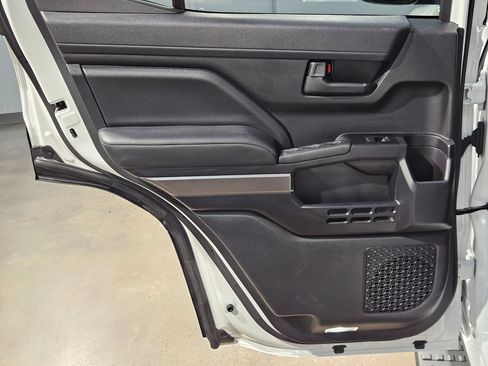 Certified 2025 Toyota 4Runner SR5 AWD/4WD image 33