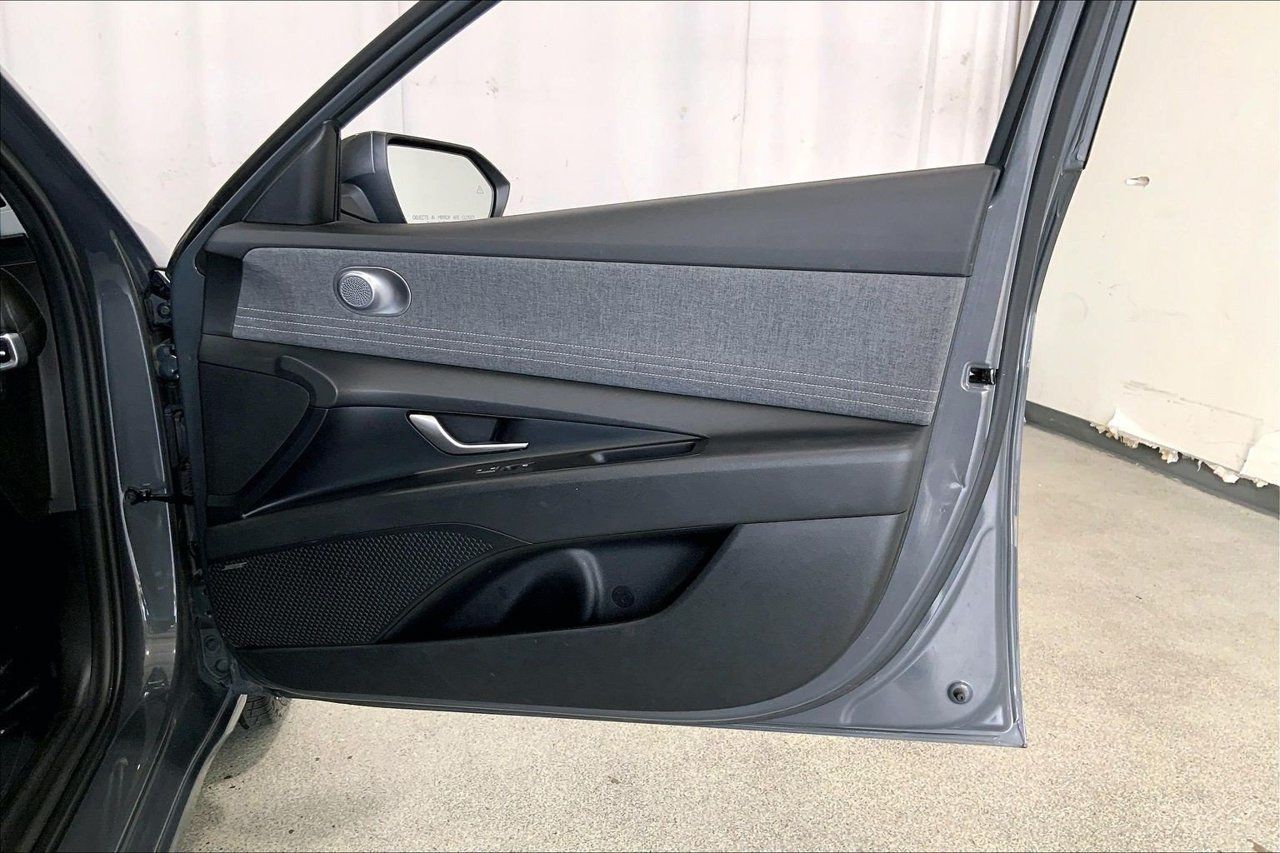 Used 2024 Hyundai Elantra Limited FWD image 26