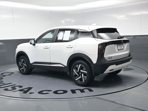 Used 2025 Nissan Kicks SV w/ Charging Package image 19