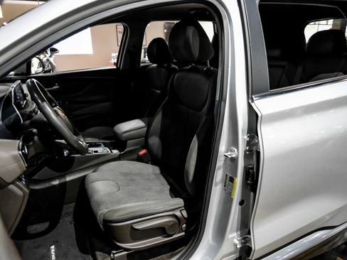 Used 2019 Hyundai Santa Fe SE image 4