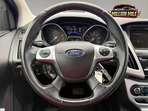 Used 2014 Ford Focus SE w/ Equipment Group 201A FWD image 24
