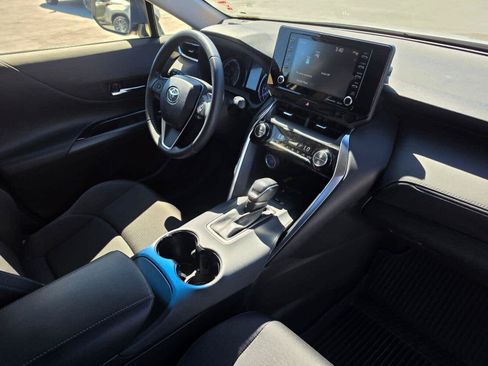 Used 2021 Toyota Venza LE w/ Carpet Mat Package (TMS) AWD/4WD image 11