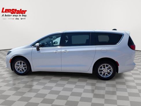 Used 2023 Chrysler Voyager LX FWD image 2