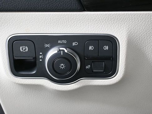 Certified 2021 Mercedes-Benz GLA 250 image 9