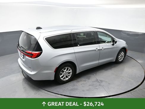 Used 2024 Chrysler Pacifica Touring-L image 45