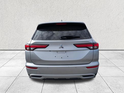 Used 2024 Mitsubishi Outlander SE image 4
