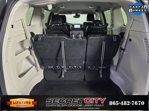 Used 2024 Chrysler Pacifica Touring-L image 31