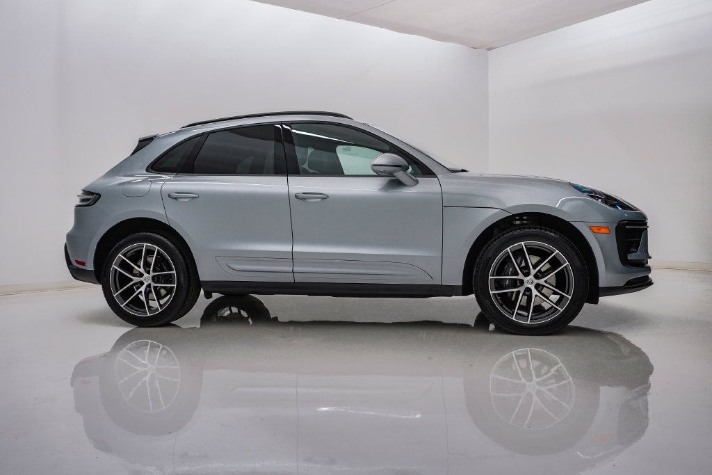 Certified 2026 Porsche Macan AWD/4WD image 9