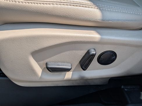Used 2019 Ford Explorer Limited w/ Ford Safe & Smart Package FWD image 10