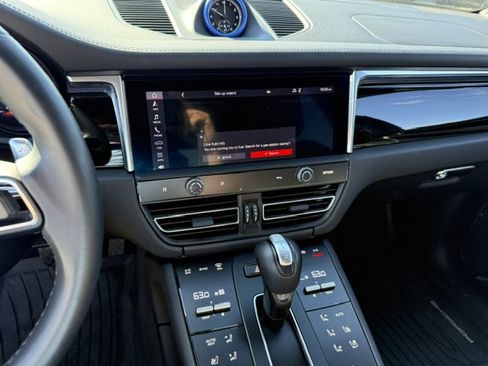 Used 2025 Porsche Macan image 10
