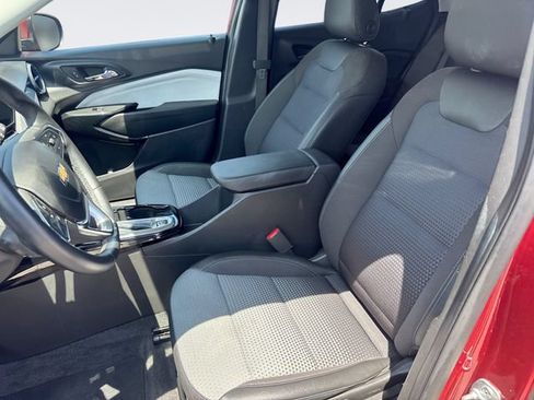 Used 2025 Chevrolet Trax LT w/ LT Convenience Package FWD image 11