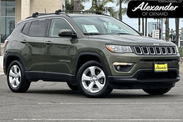 Used 2017 Jeep Compass Latitude FWD image 1