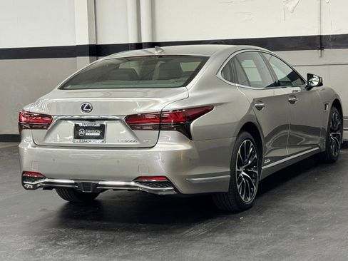 Used 2022 Lexus LS 500h AWD w/ Luxury Package image 12