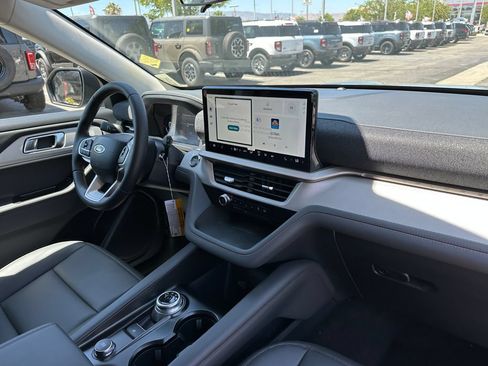 New 2026 Ford Explorer Active w/ Active Comfort Package RWD image 15