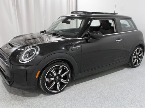 Certified 2023 MINI Cooper S image 3
