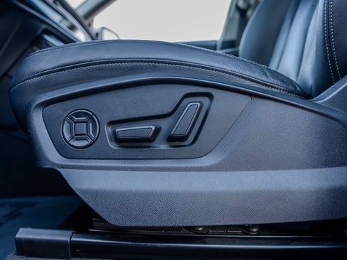 Used 2023 Audi Q8 Premium Plus image 17