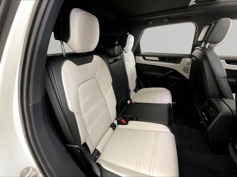 Used 2024 Porsche Cayenne AWD/4WD image 24