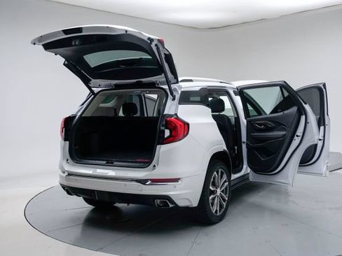 Used 2020 GMC Terrain Denali w/ Denali Premium Package FWD image 21