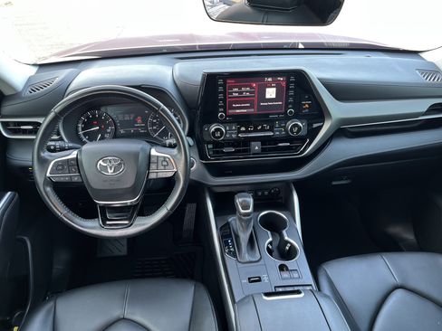 Used 2020 Toyota Highlander XLE FWD image 5