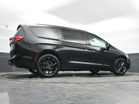 New 2026 Chrysler Pacifica Select w/ S Appearance Package FWD image 39