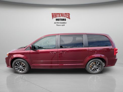 Used 2017 Dodge Grand Caravan SE FWD image 2