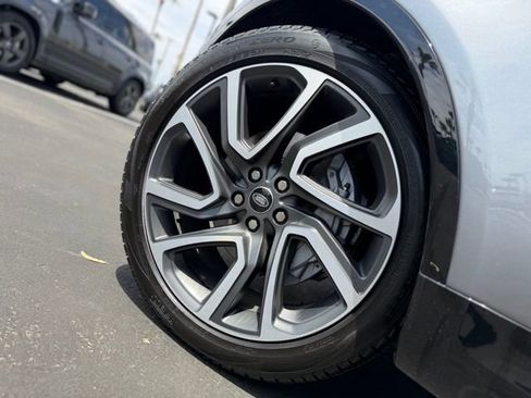 Used 2025 Land Rover Discovery Dynamic SE AWD/4WD image 5