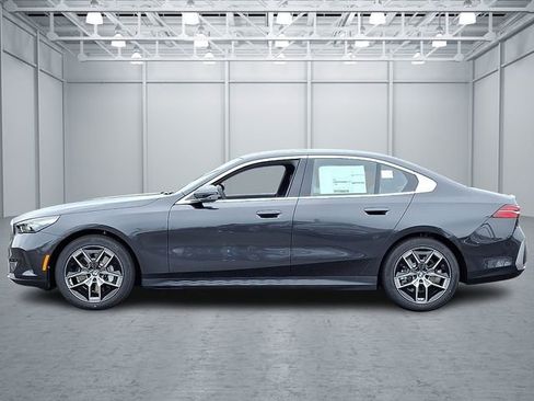 Certified 2026 BMW 530i xDrive w/ Premium Package AWD/4WD image 7