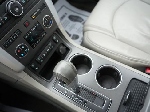 Used 2010 Chevrolet Traverse LT w/ Personal Connectivity Package image 27