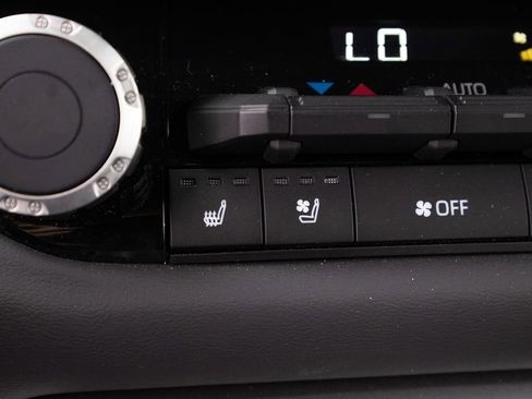 New 2025 Toyota Tundra Platinum w/ TRD Off-Road Package image 31