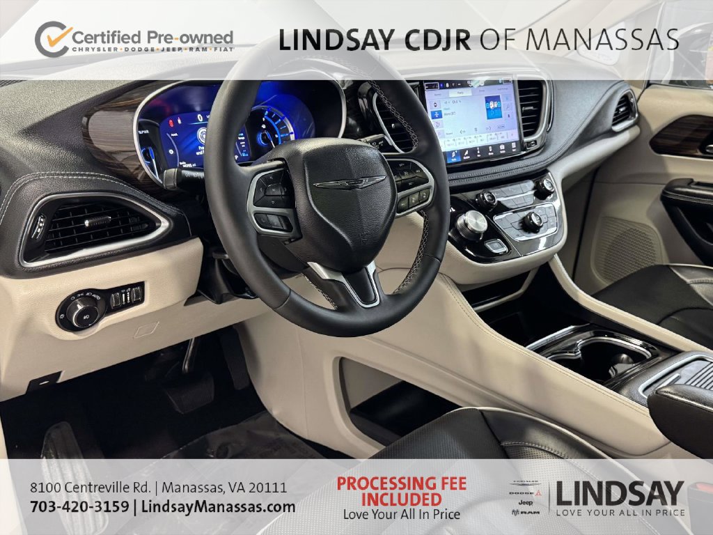 Used 2023 Chrysler Pacifica Limited FWD image 19