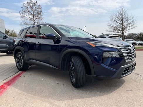 Used 2025 Nissan Rogue SV image 4