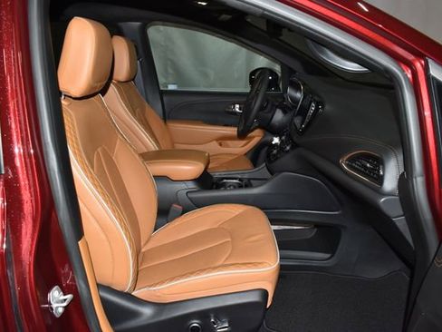 Certified 2023 Chrysler Pacifica Pinnacle image 31