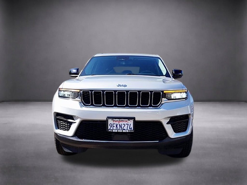 Used 2023 Jeep Grand Cherokee Laredo RWD image 6