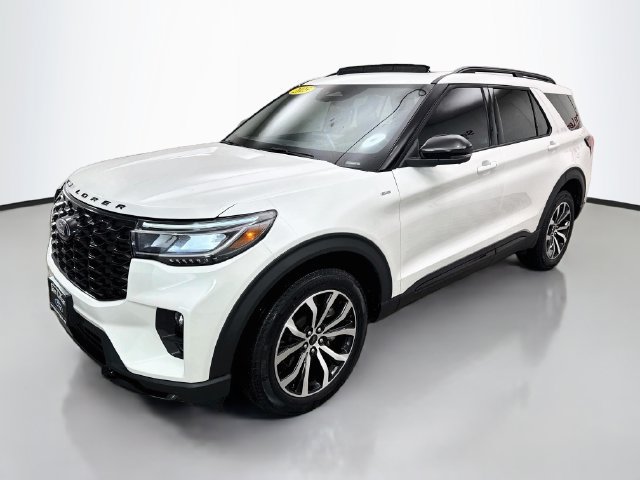 Used 2025 Ford Explorer ST-Line AWD/4WD image 3
