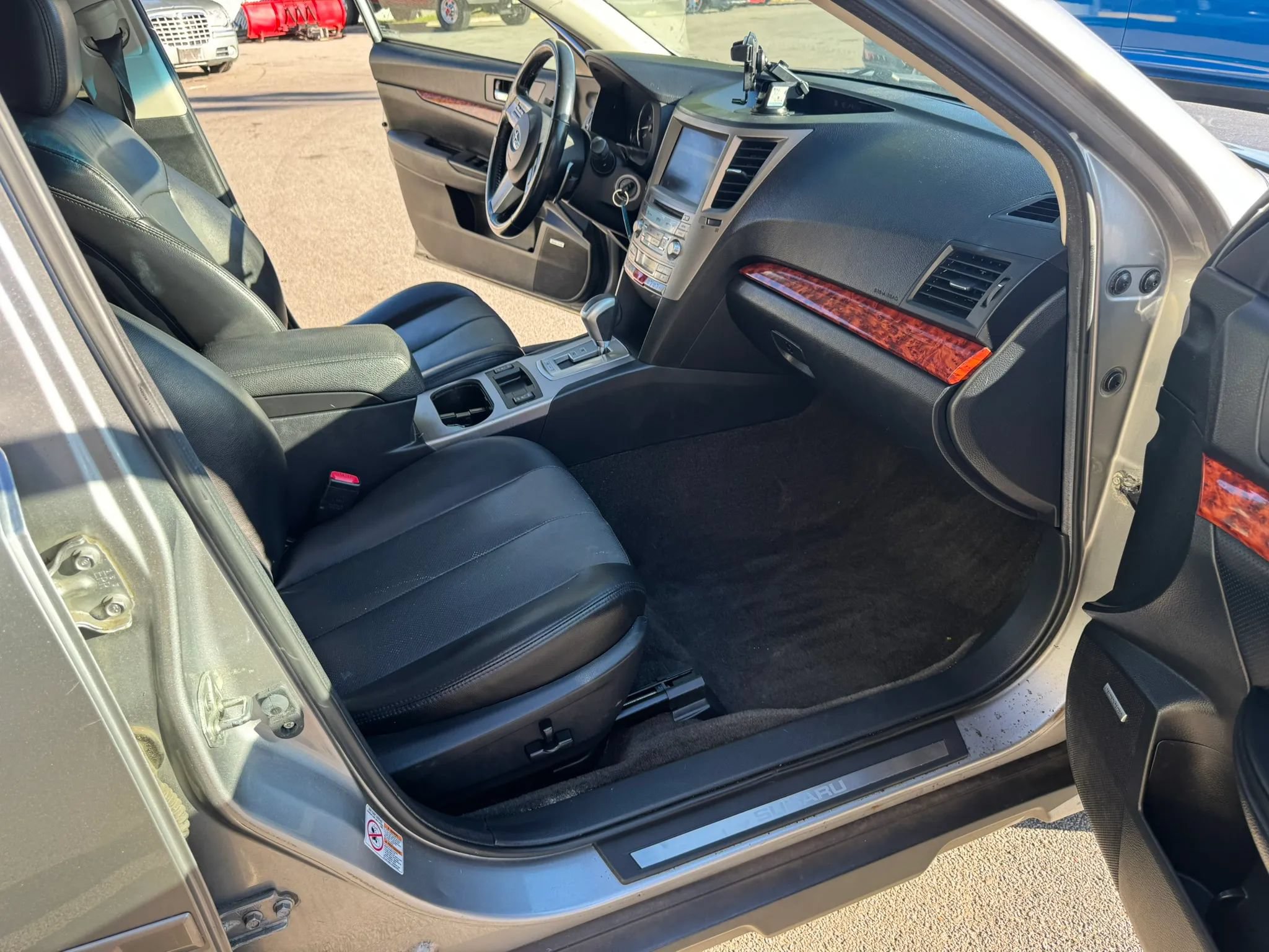 Used 2011 Subaru Outback 2.5i Limited AWD/4WD image 24