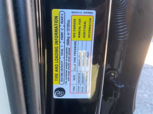 Used 2017 Volvo XC90 T6 Momentum w/ Vision Package image 32