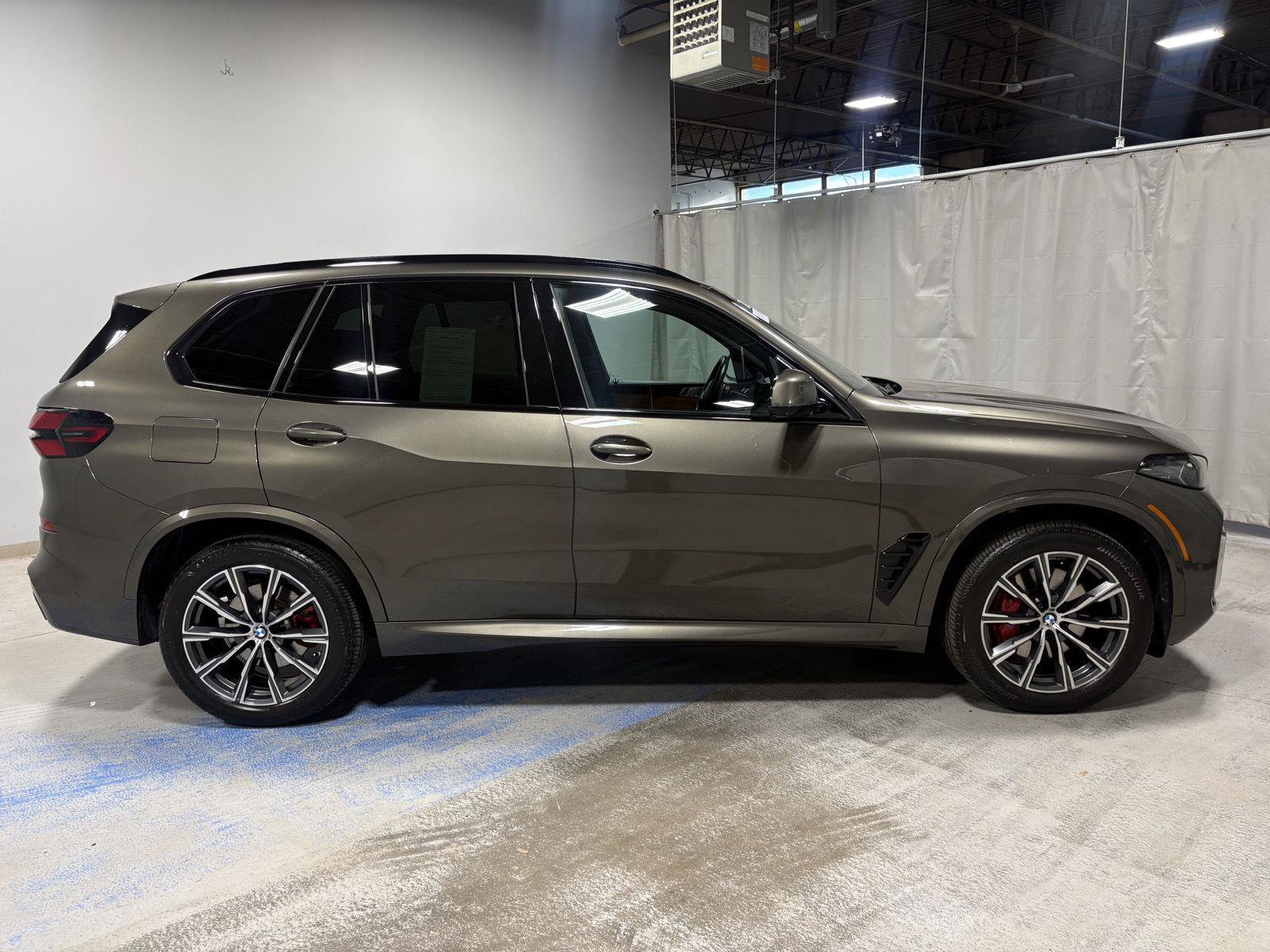Used 2024 BMW X5 xDrive40i w/ M Sport Package AWD/4WD image 16