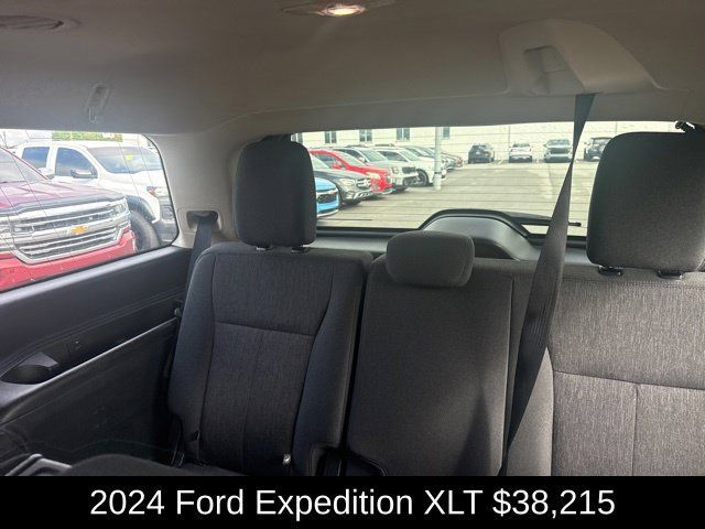 Used 2024 Ford Expedition XLT AWD/4WD image 28