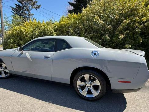 Used 2021 Dodge Challenger SXT RWD image 7