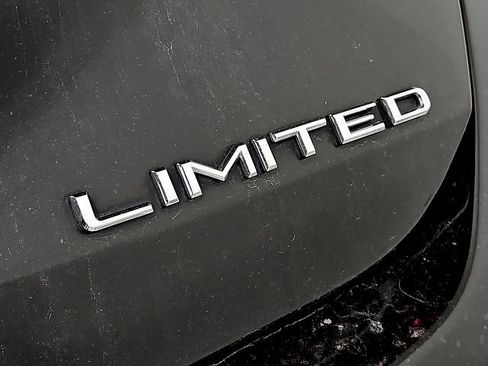 Used 2019 Toyota Avalon Limited image 31