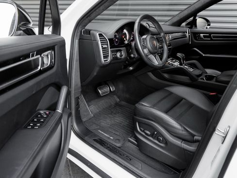 Used 2023 Porsche Cayenne GTS image 4