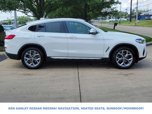 Used 2025 BMW X4 xDrive30i w/ Premium Package AWD/4WD image 2