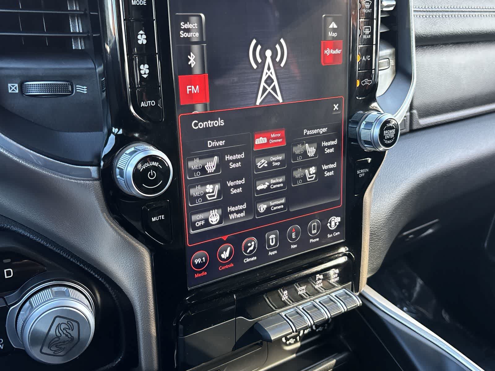 Used 2019 RAM 1500 Laramie AWD/4WD image 17