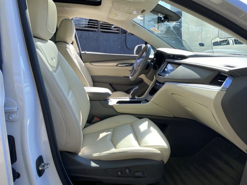 Used 2017 Cadillac XT5 Premium Luxury w/ Driver Assist Package AWD/4WD image 20