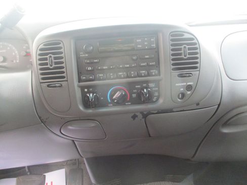 Used 2001 Ford F150 Lariat image 9