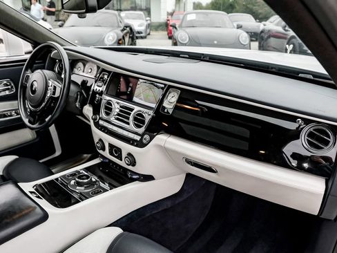 Used 2019 Rolls-Royce Ghost image 10