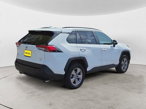 Used 2025 Toyota RAV4 XLE AWD/4WD image 5
