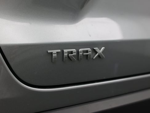 Used 2024 Chevrolet Trax LT w/ Sunroof Package FWD image 10
