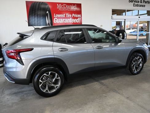 Used 2024 Chevrolet Trax LT w/ Driver Confidence Package image 5
