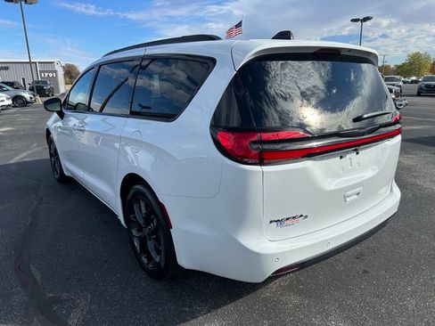 New 2026 Chrysler Pacifica Select w/ S Appearance Package FWD image 4